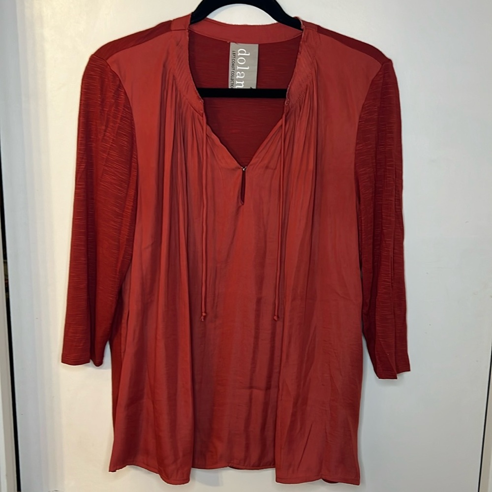 Dolan Left Coast Collection 3/4 Sleeve Red/Rust Color Top Blouse V-Neck Two-Tone
